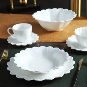 Wholesale Vintage Luxury Durable Sustainable Dishwasher Safe White Porcelain Dinnerware Set Floral Pattern Plate Set for Home